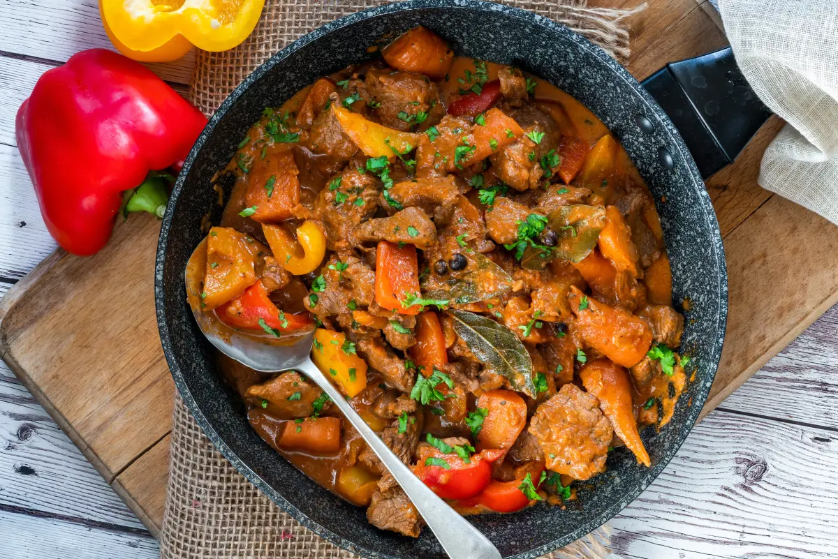 Paprika_ungarisches_Gulasch_traditionell Paprika_ungarisches_Gulasch_traditionell
