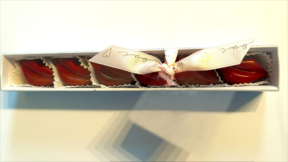 Chocolate Kisses Caramel | Love in a Box | 85 g | 6 Stück