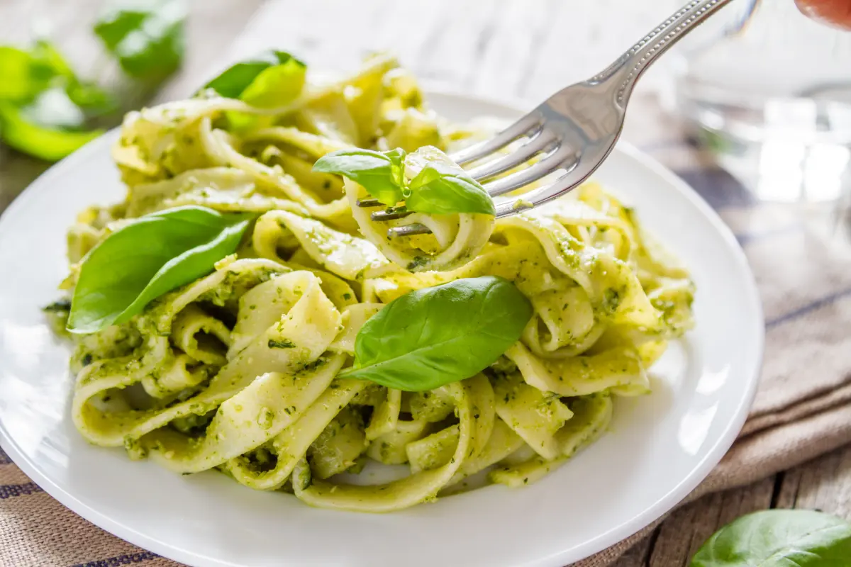 pesto_basilikum_trueffel_tagliatelle pesto_basilikum_trueffel_tagliatelle
