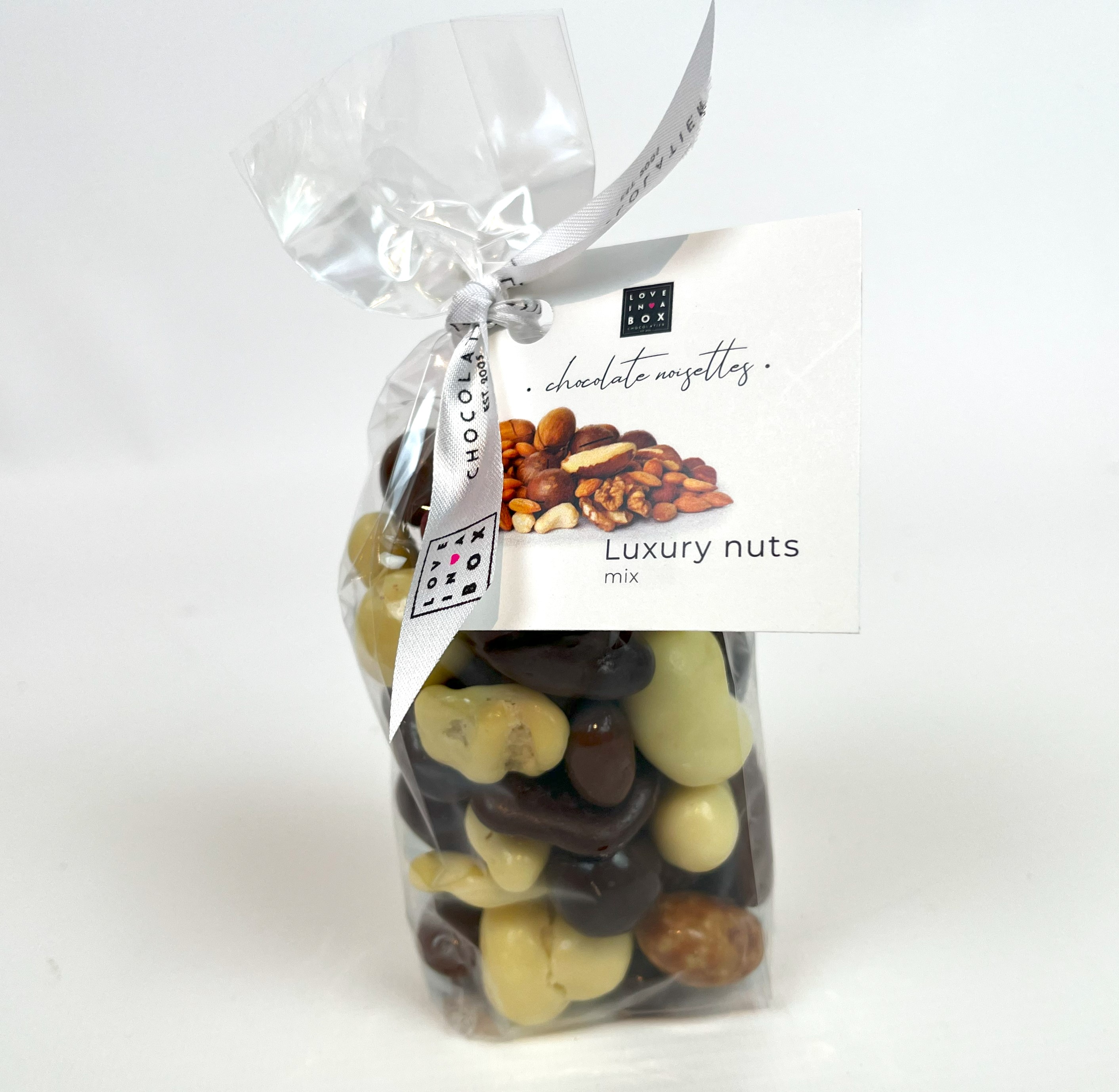 Chocolate Luxury Nuts | verschiedene geröstete Nüsse, überzogen mit Milch-, dunkler und weißer Schokolade | Love in a Box | 150 g 