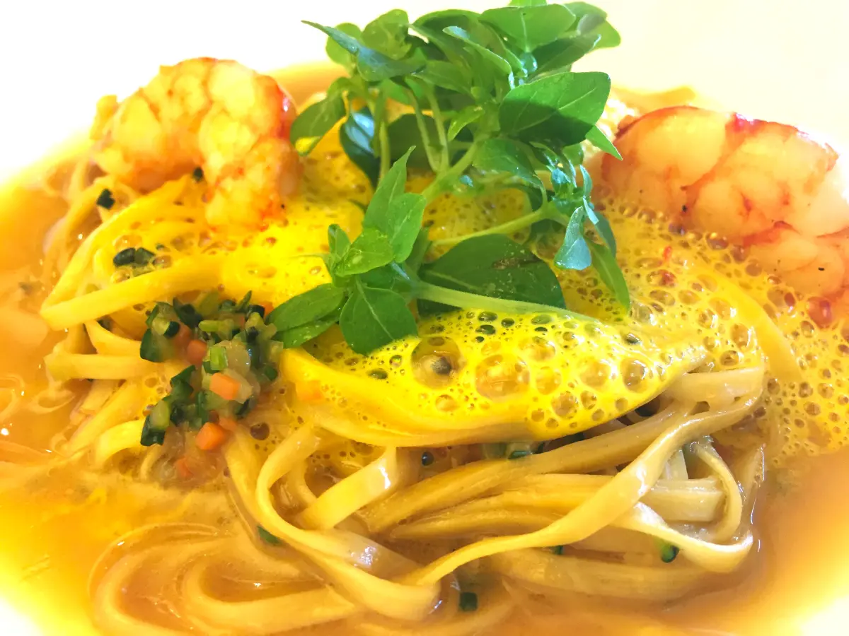 Tagliolin_mit_Wildfang_Garnele_und_Bouillabaisse