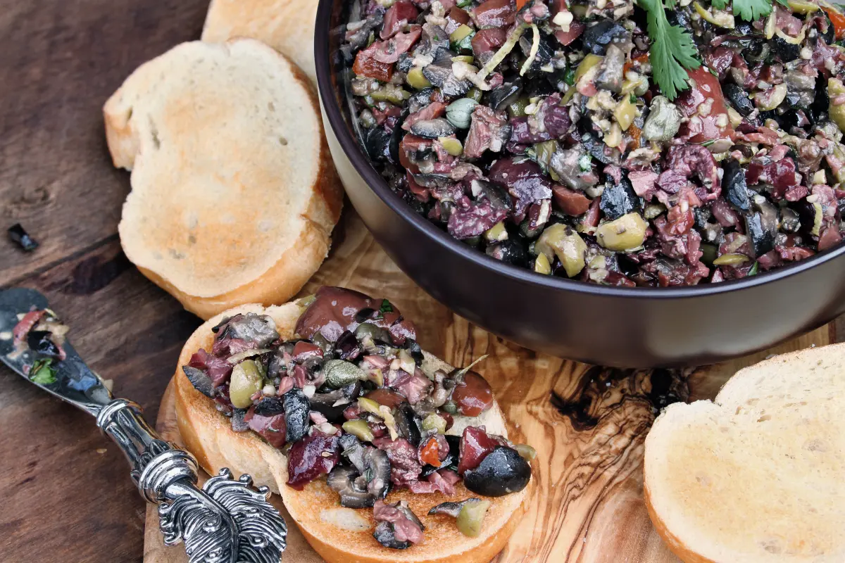 kalamata_tapenade_olivenpaste_knoblauch_kaper_olivenoel_brot kalamata_tapenade_olivenpaste_knoblauch_kaper_olivenoel_brot