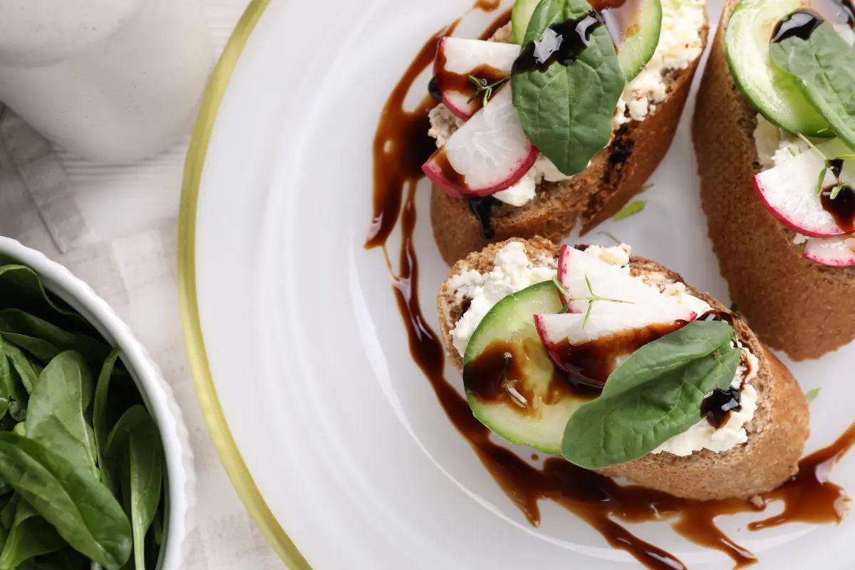 essig_Bruschetta_frischkaese_gemuese essig_Bruschetta_frischkaese_gemuese