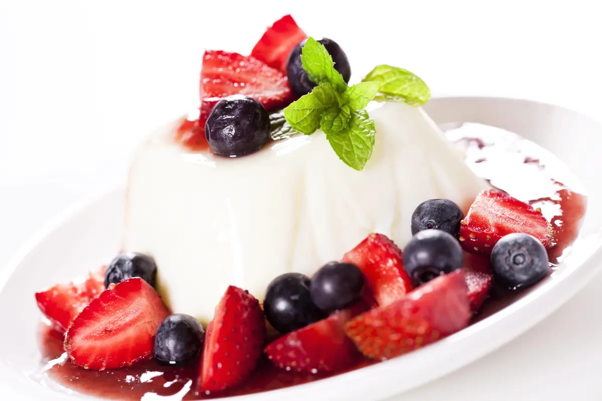 panna_cotta_erdbeeren_blaubeeren panna_cotta_erdbeeren_blaubeeren