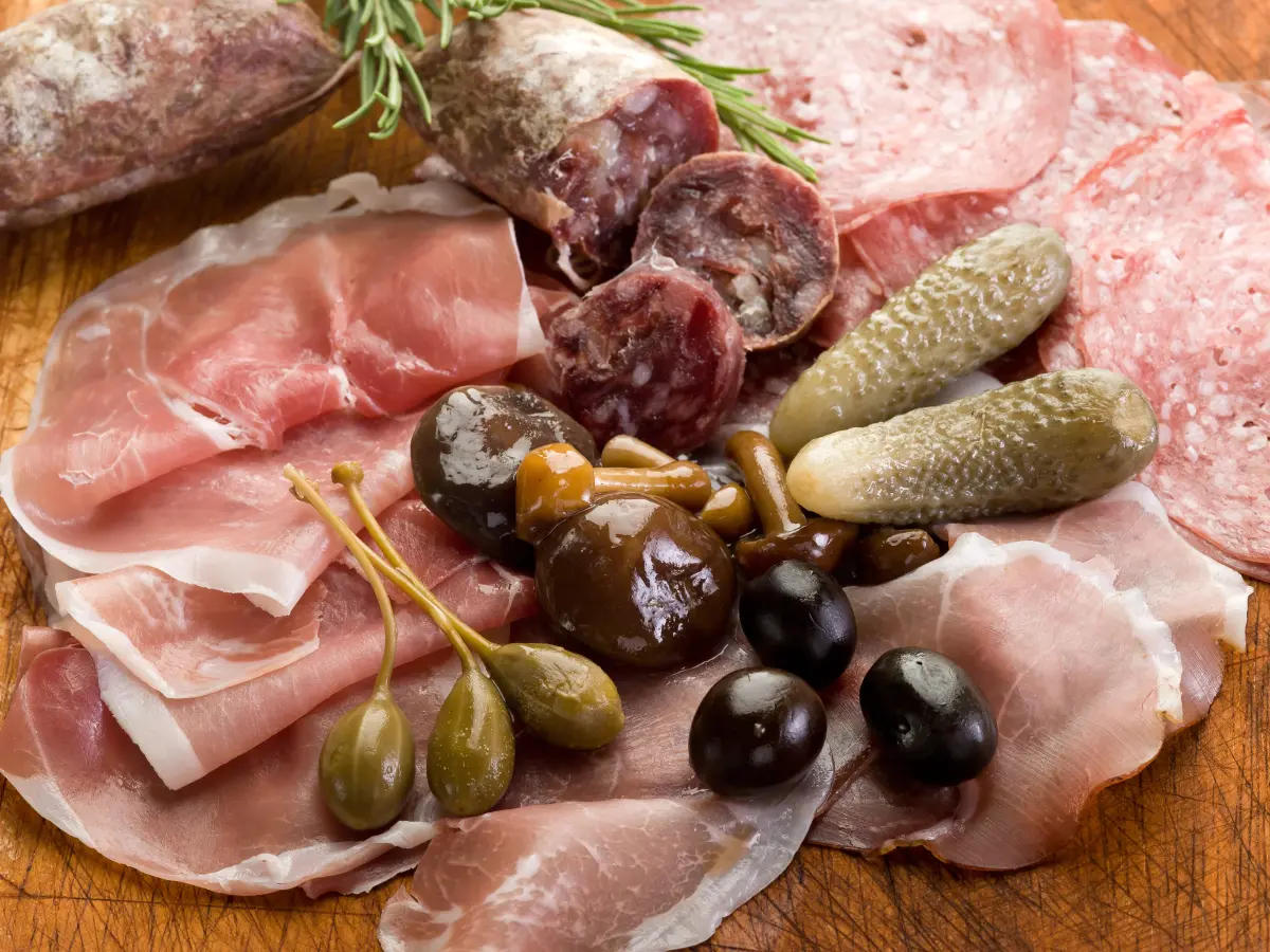 kapernaepfel_salami_schinken_pilze_gurke_olive kapernaepfel_salami_schinken_pilze_gurke_olive