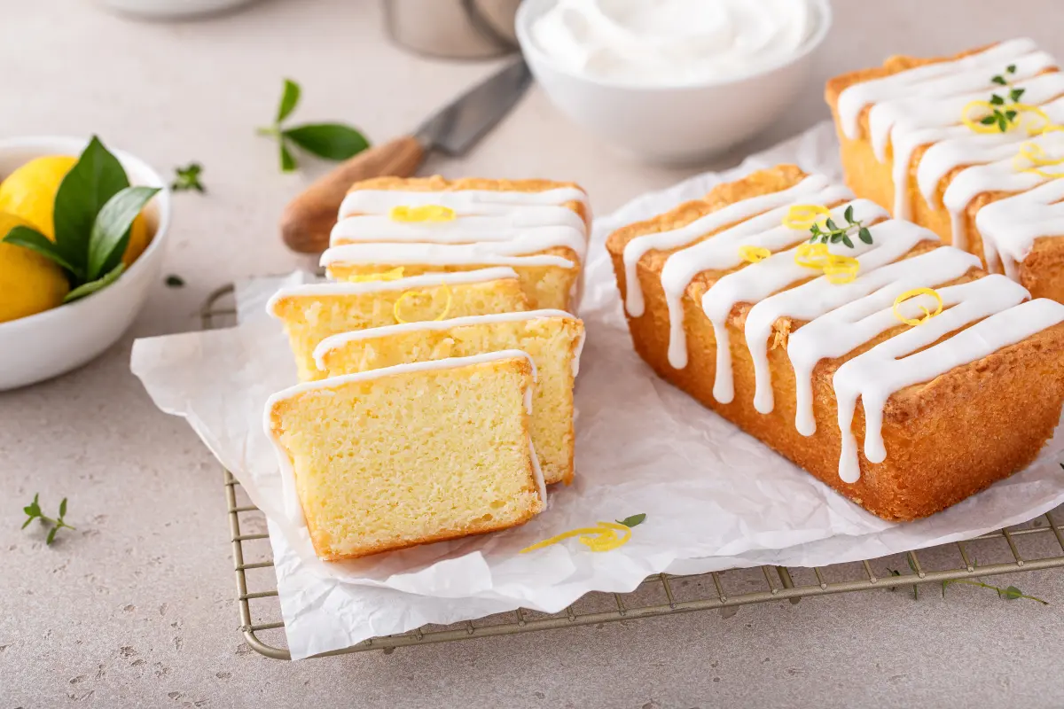 zitrone_kuchen_puderzucker_glasur_pergament zitrone_kuchen_puderzucker_glasur_pergament