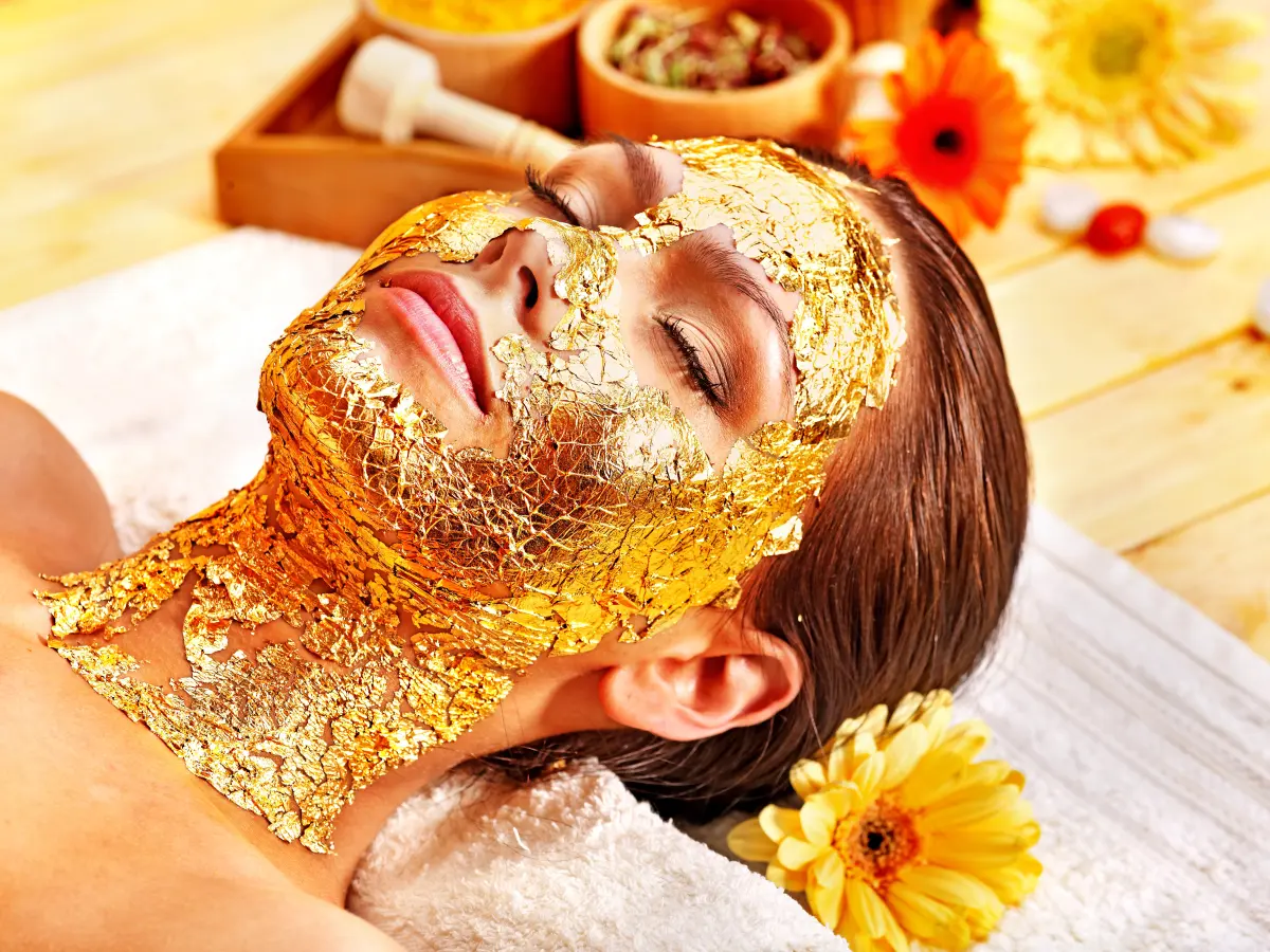 blattgold_beauty_wellness_gesichtsmaske_frau blattgold_beauty_wellness_gesichtsmaske_frau