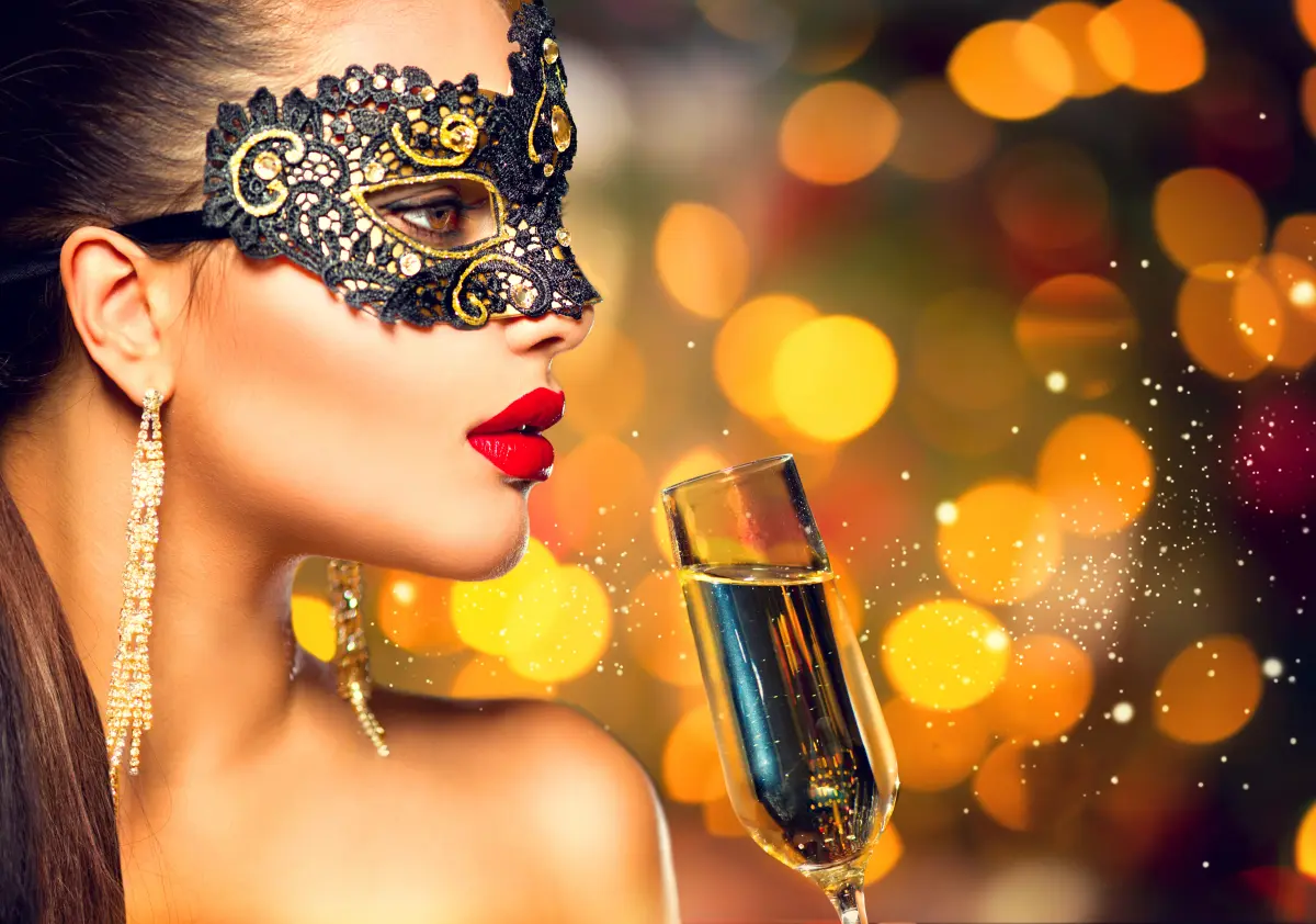 sekt_prosecco_champagner_karneval_fasching_maske_frau_rote_lippen_glas sekt_prosecco_champagner_karneval_fasching_maske_frau_rote_lippen_glas
