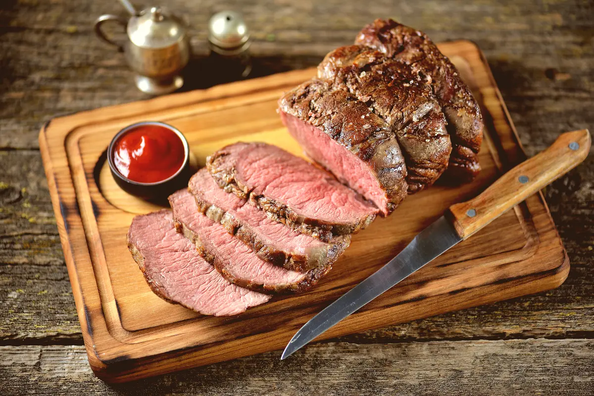 meersalz_roastbeef_holzbrett_dip meersalz_roastbeef_holzbrett_dip