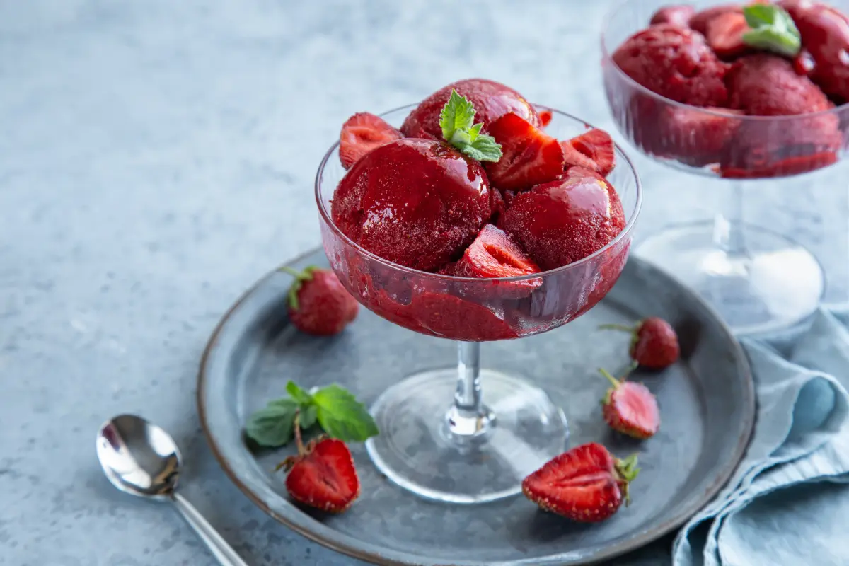 fragolino_sorbet_im_glas_erdbeer fragolino_sorbet_im_glas_erdbeer