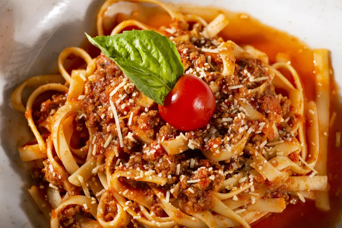 Knoblauch_Bolognese_Nudeln_Hackfleisch_Parmesan Knoblauch_Bolognese_Nudeln_Hackfleisch_Parmesan