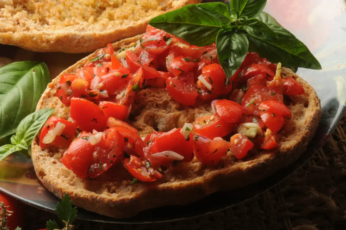 apulien_frisella_brotscheibe_tomate_knoblauch_kraueter apulien_frisella_brotscheibe_tomate_knoblauch_kraueter