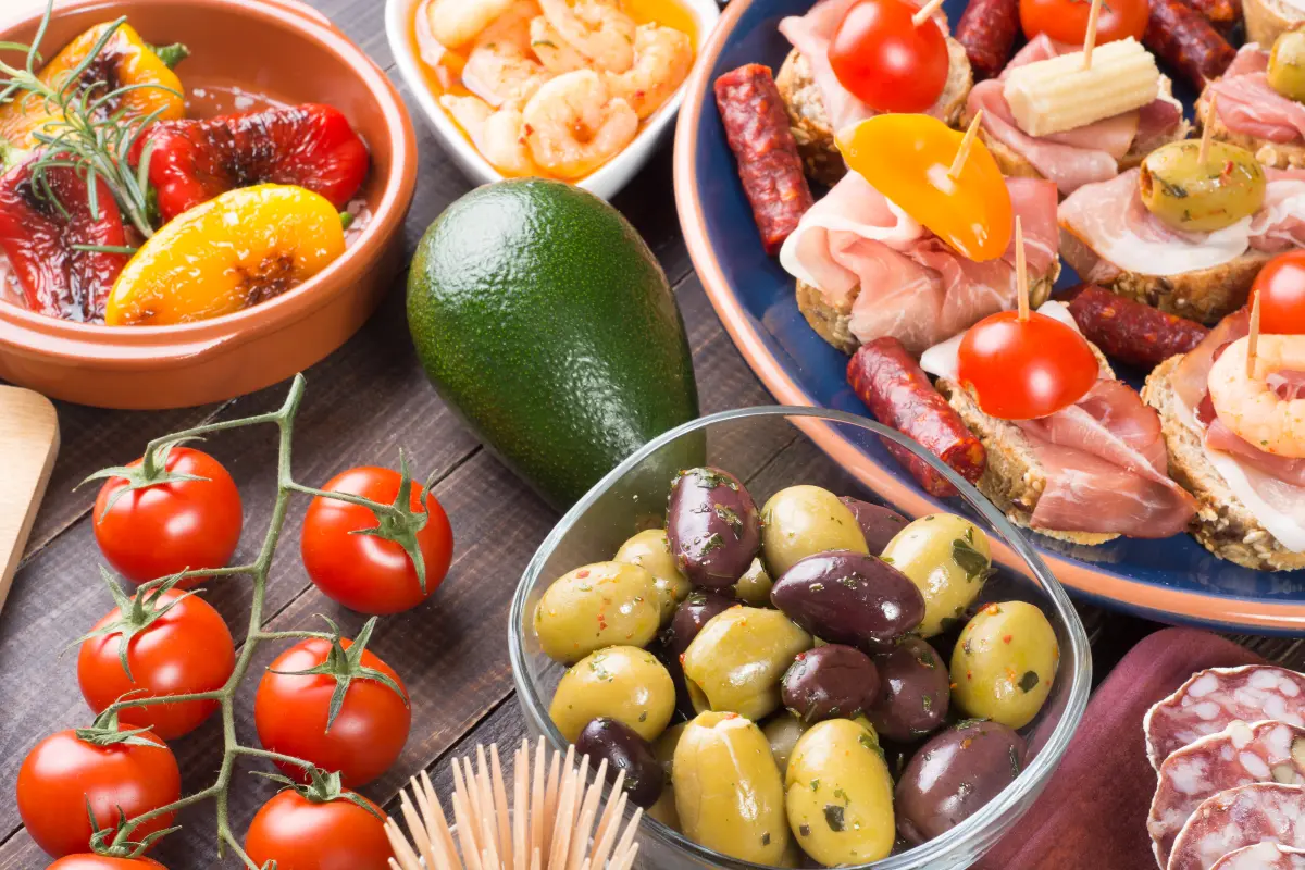 kalte_Vorspeisen_Avocado_tomate_olive_shrimps_gemuese_antipasti_salami kalte_Vorspeisen_Avocado_tomate_olive_shrimps_gemuese_antipasti_salami