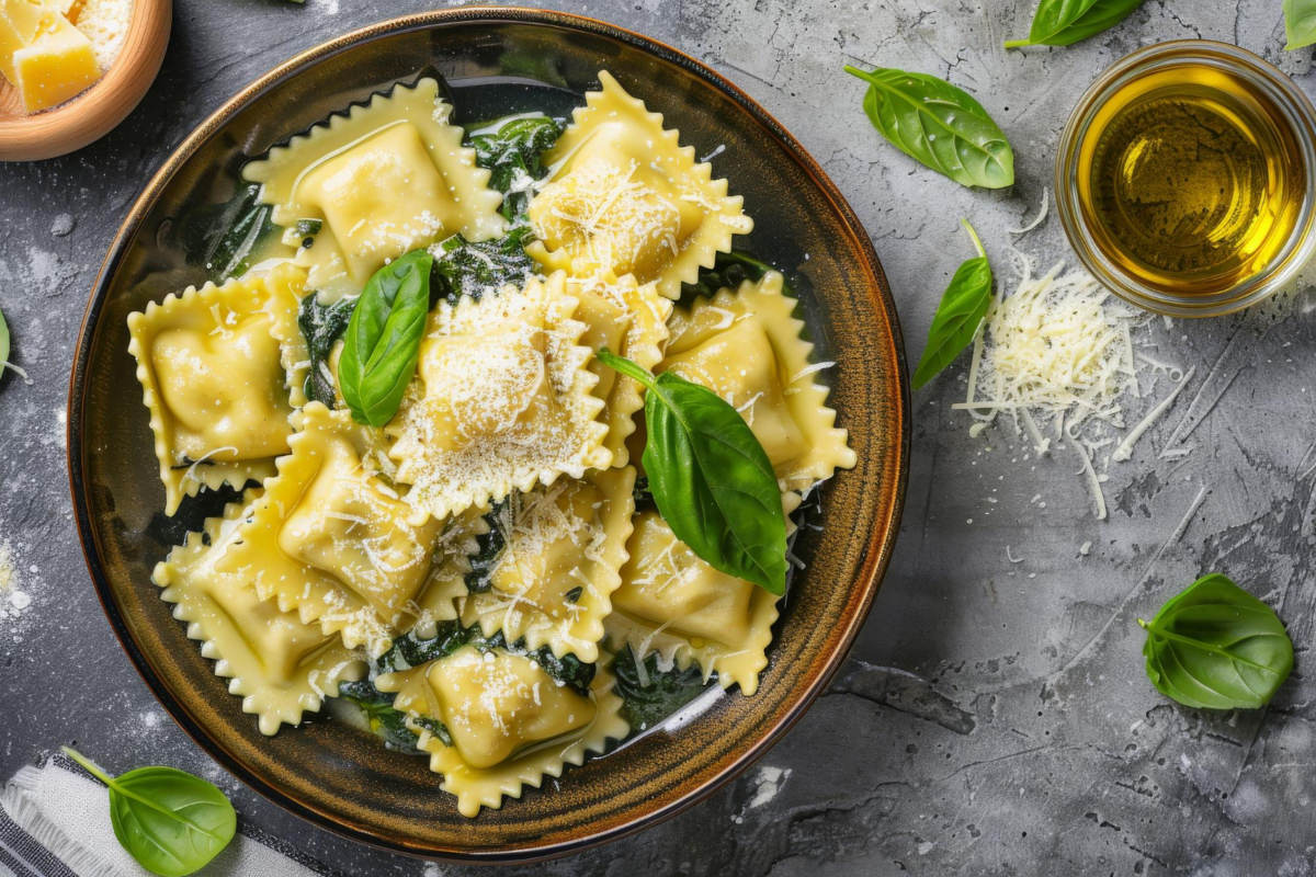 Nudeltasche mit Pflücksalaten