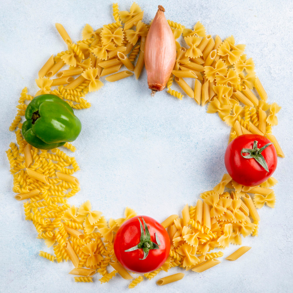 Nudeln mit Tomatenzwiebeln und Paprika