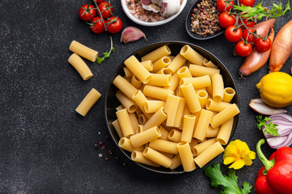 Rigatoni in Schüssel