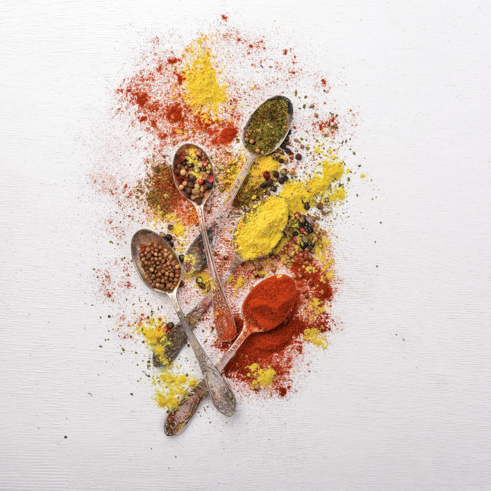 Gewürze und Kräuter Eine große Auswahl an Gewürzen Indische Küche