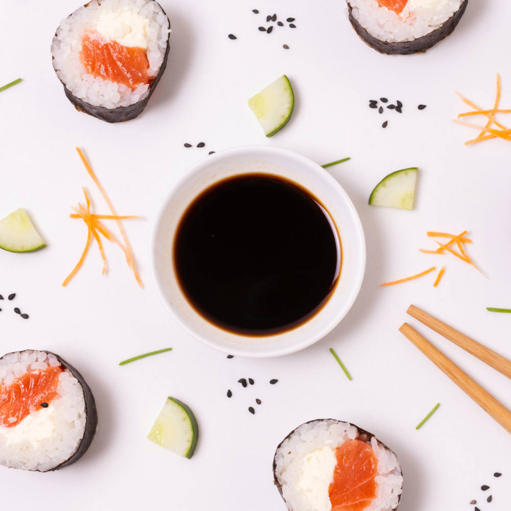 Rahmen von Sushi mit Sojasoße