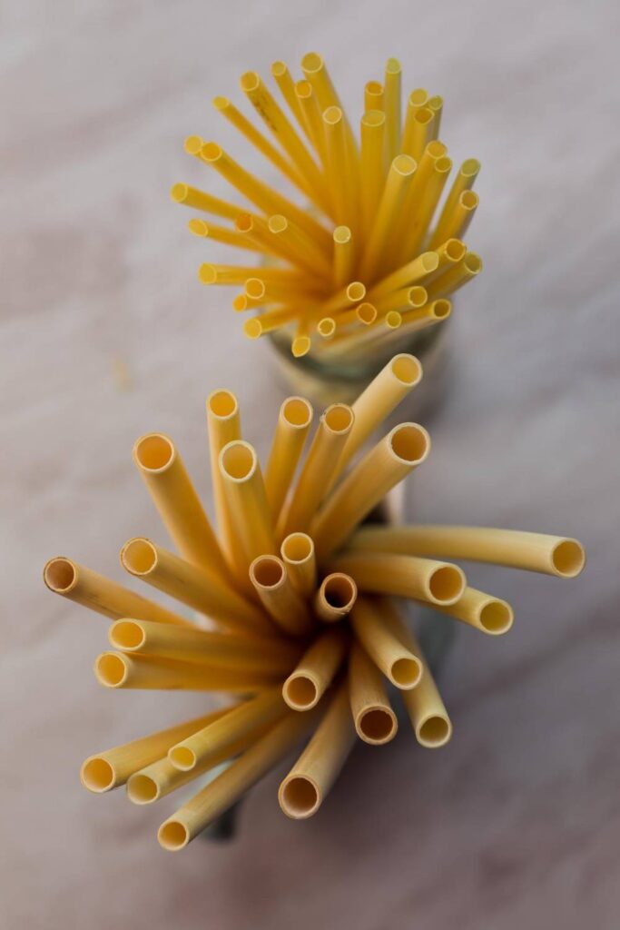 Hochwinkelansicht der gelben Pastas